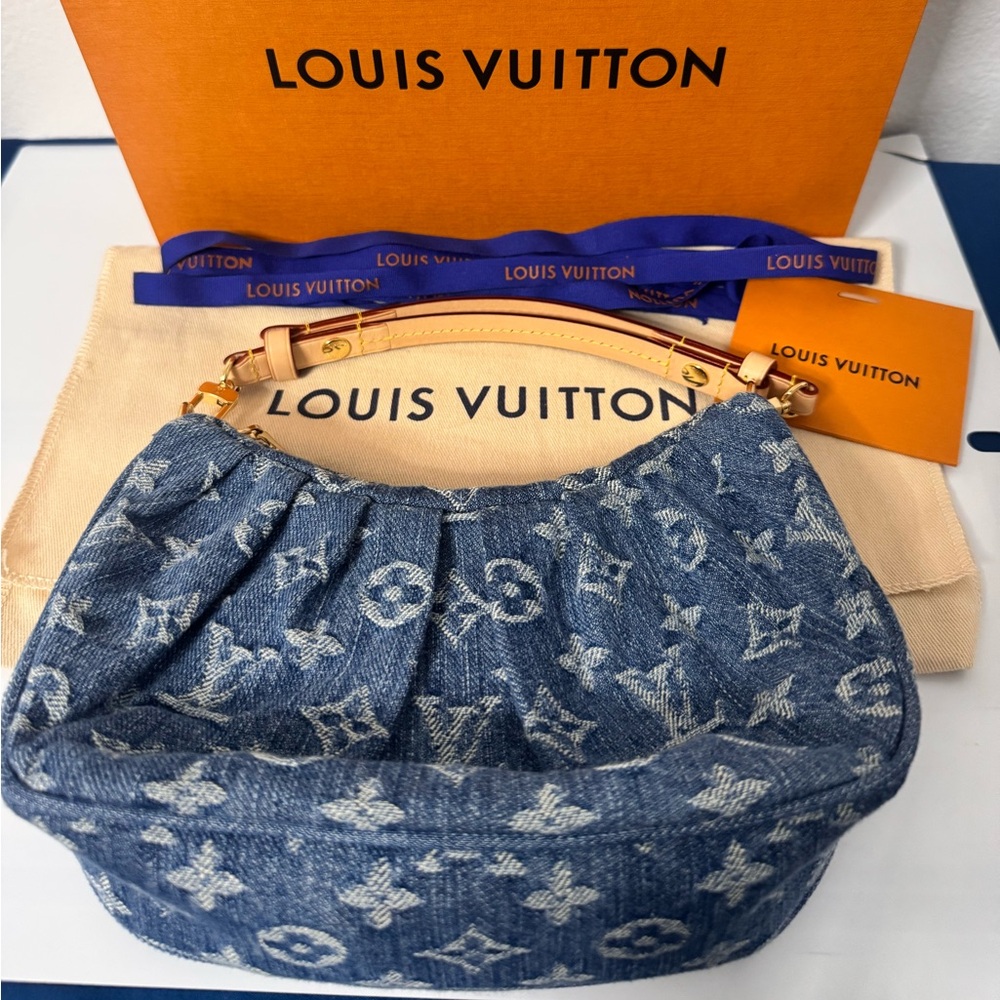 Louis Vuitton Pochette Valley
